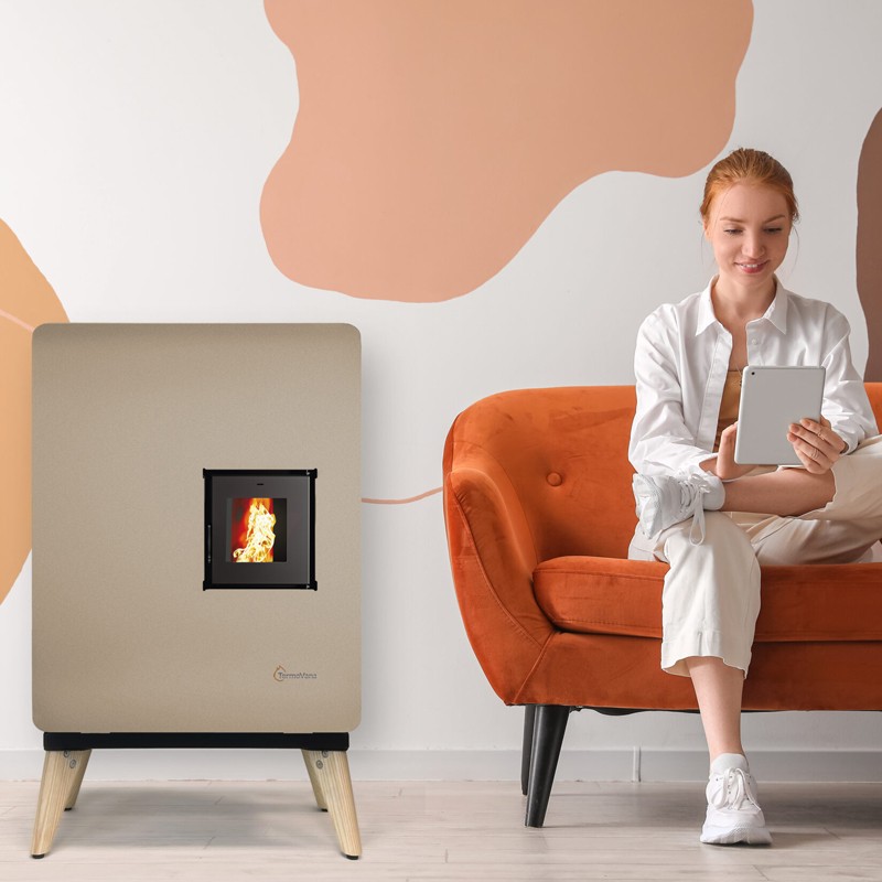 Stufa a pellet ermetica TermoVana Wave 8.0 Plus Tortora con piedini in legno, 7kW Termovana - 4 Stufa a pellet ermetica TermoVana Wave 8.0 Plus Tortora con piedini in legno, 7kW Termovana - 4