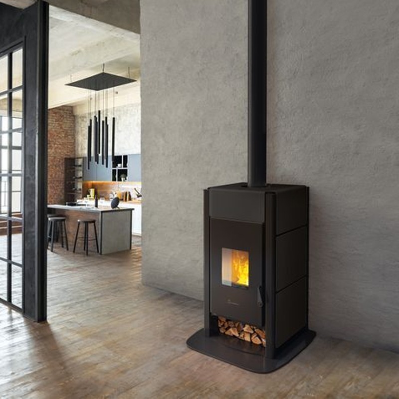 Stufa a legna ermetica TermoVana Alba 12 Nera con focolaio alte prestazioni, 12kW Stufa a legna ermetica TermoVana Alba 12 Nera con focolaio alte prestazioni, 12kW