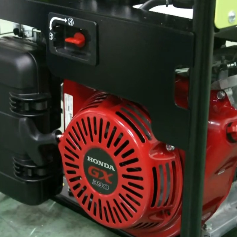 Generatore di corrente a benzina Pramac ES8000 Trifase 6.6kW con regolatore automatico tensione Pramac - 5 Generatore di corrente a benzina Pramac ES8000 Trifase 6.6kW con regolatore automatico tensione Pramac - 5