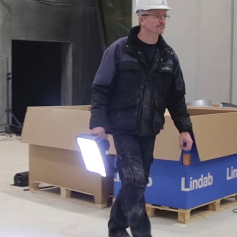 Utilizzo lampada da cantiere Scangrip VEGA LITE C+R Utilizzo lampada da cantiere Scangrip VEGA LITE C+R